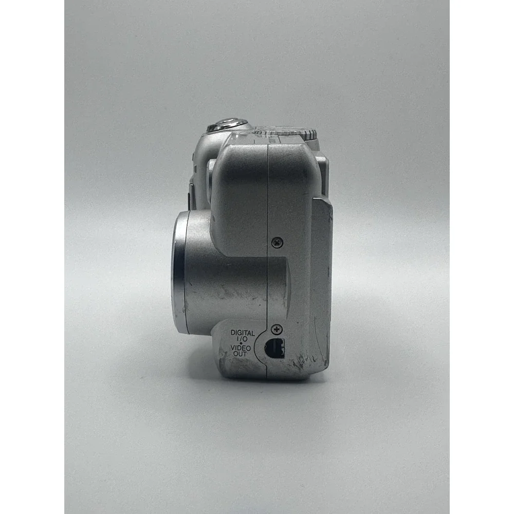 Nikon Coolpix 775 Digital Camera 2.1MP Silver UNTESTED For Parts/ Repair
